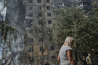 Kryvyi Rih, la ville natale du président Zelensky, a été la cible de deux bombardements samedi.